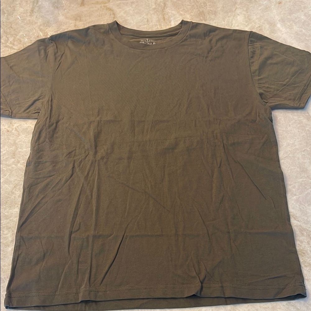 Green Short Sleeve Tee in Earthy Tone